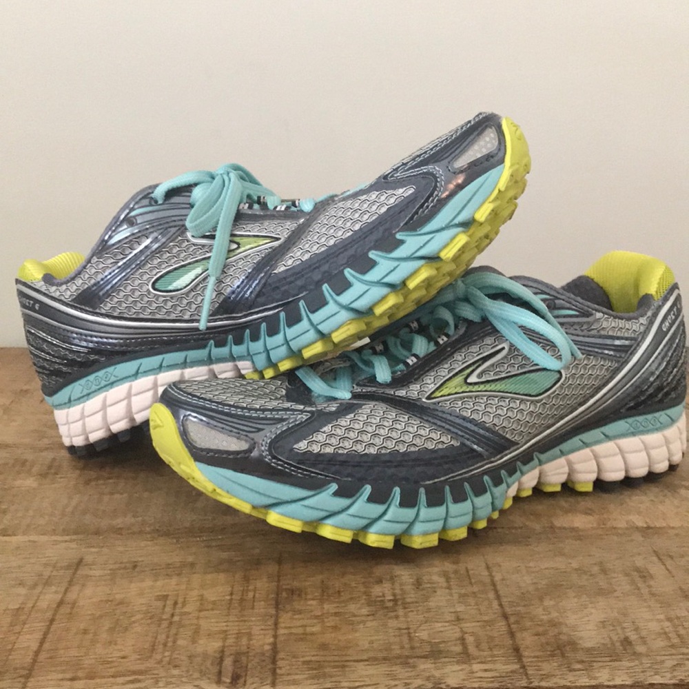 Brooks Ghost 6 sneakers